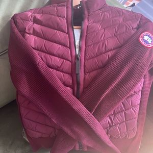 Brand new, never worn Canada Goose Women’s Hybridge Knit  Jacket in size Small.